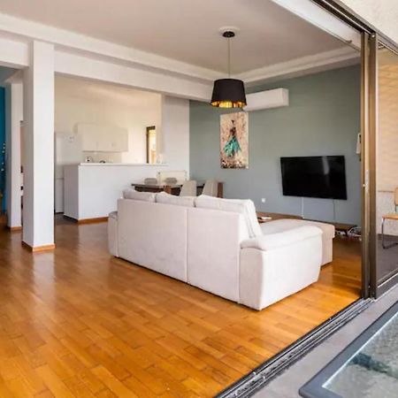 Βright Walled Designed Apt In Glyfada Center Athena Bagian luar foto