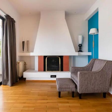 Βright Walled Designed Apt In Glyfada Center Athena Bagian luar foto
