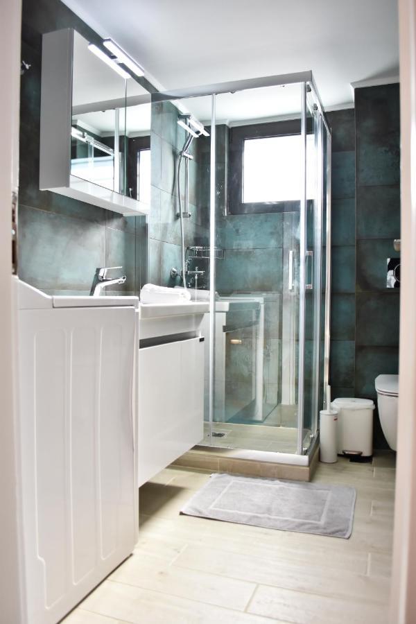 Βright Walled Designed Apt In Glyfada Center Athena Bagian luar foto
