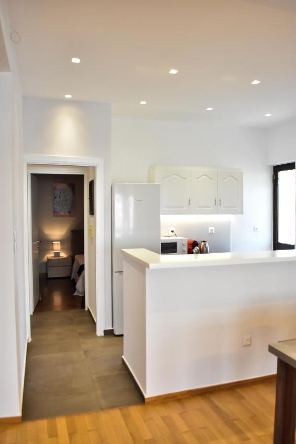 Βright Walled Designed Apt In Glyfada Center Athena Bagian luar foto