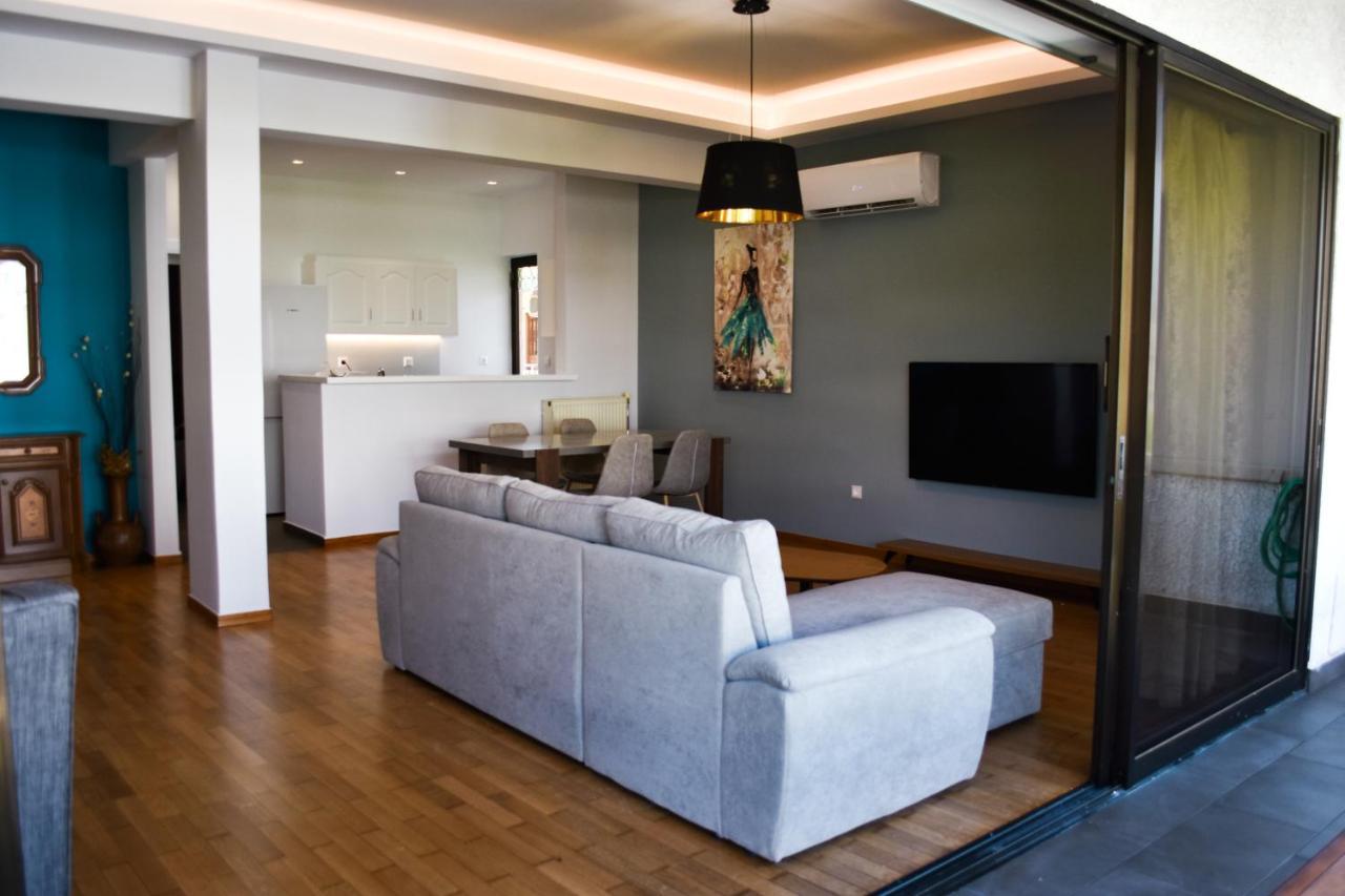 Βright Walled Designed Apt In Glyfada Center Athena Bagian luar foto