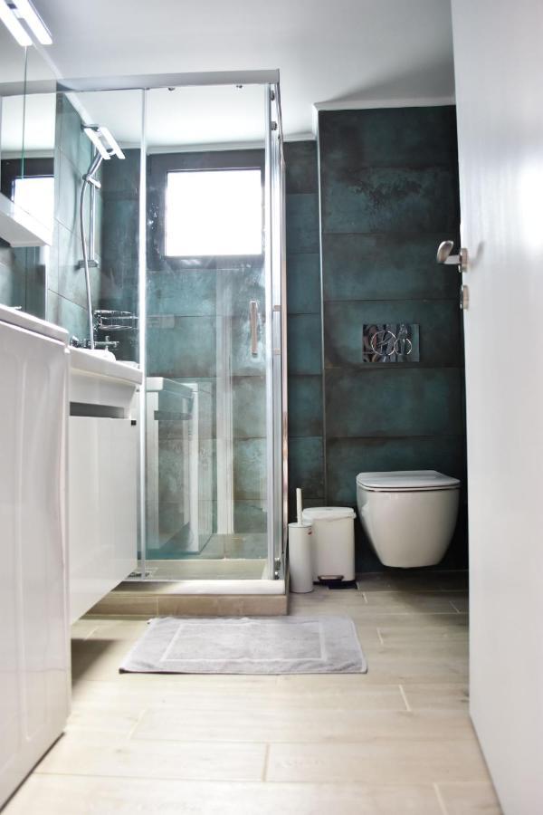 Βright Walled Designed Apt In Glyfada Center Athena Bagian luar foto