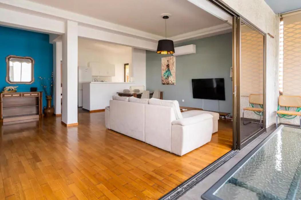 Βright Walled Designed Apt In Glyfada Center Athena Bagian luar foto
