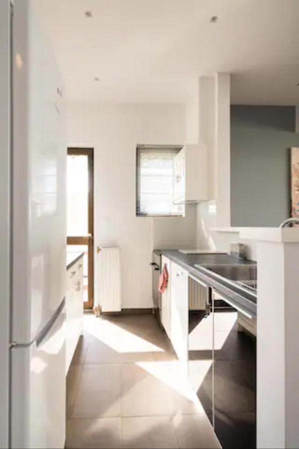 Βright Walled Designed Apt In Glyfada Center Athena Bagian luar foto