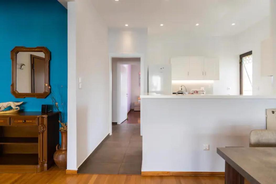 Βright Walled Designed Apt In Glyfada Center Athena Bagian luar foto